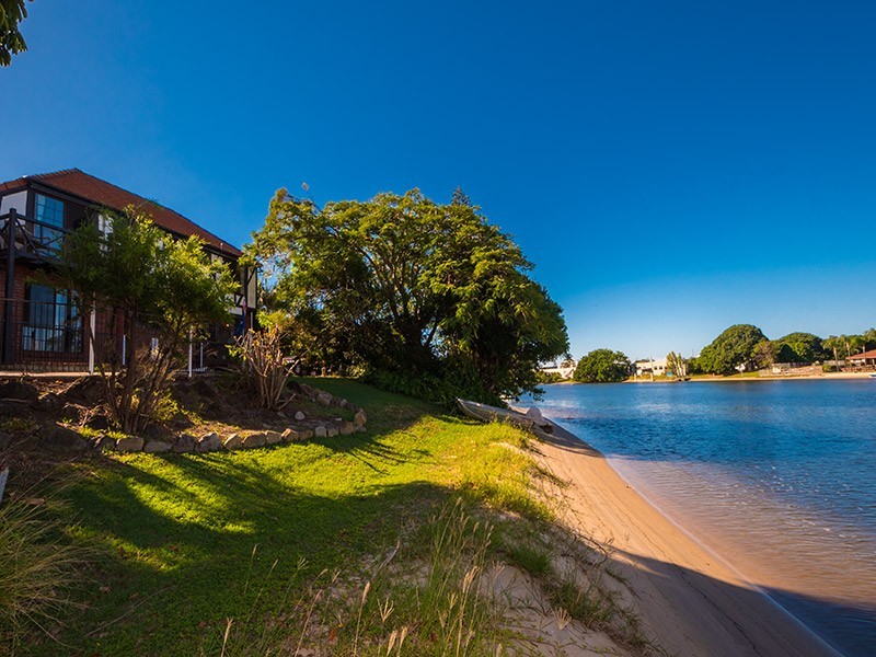 3 Vevey Street, Mermaid Waters QLD 4218