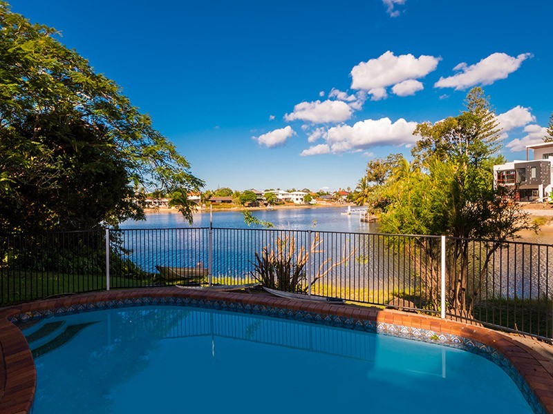 3 Vevey Street, Mermaid Waters QLD 4218