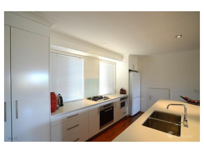 2/1 Leiden, Reedy Creek QLD 4227