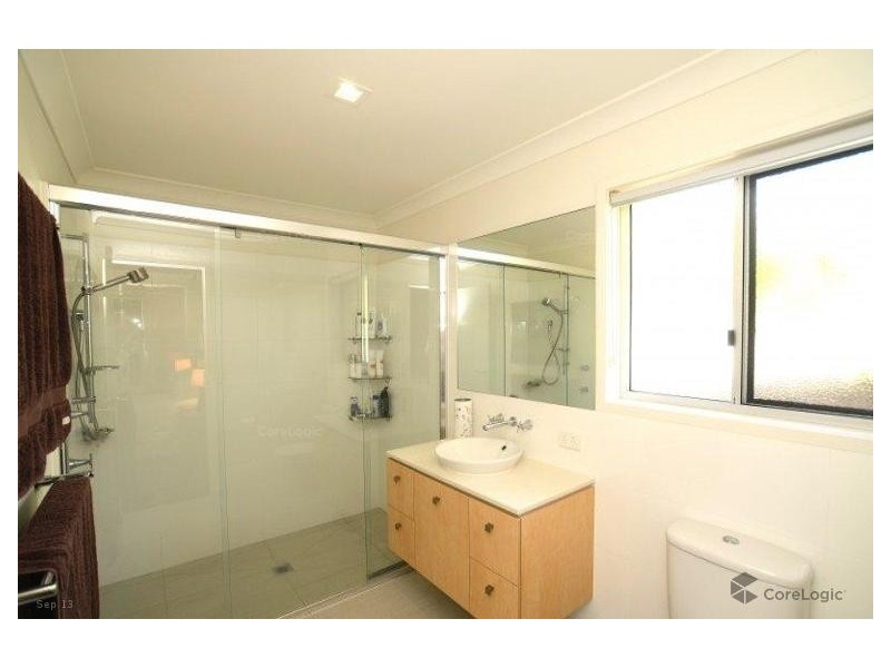 2/1 Leiden, Reedy Creek QLD 4227