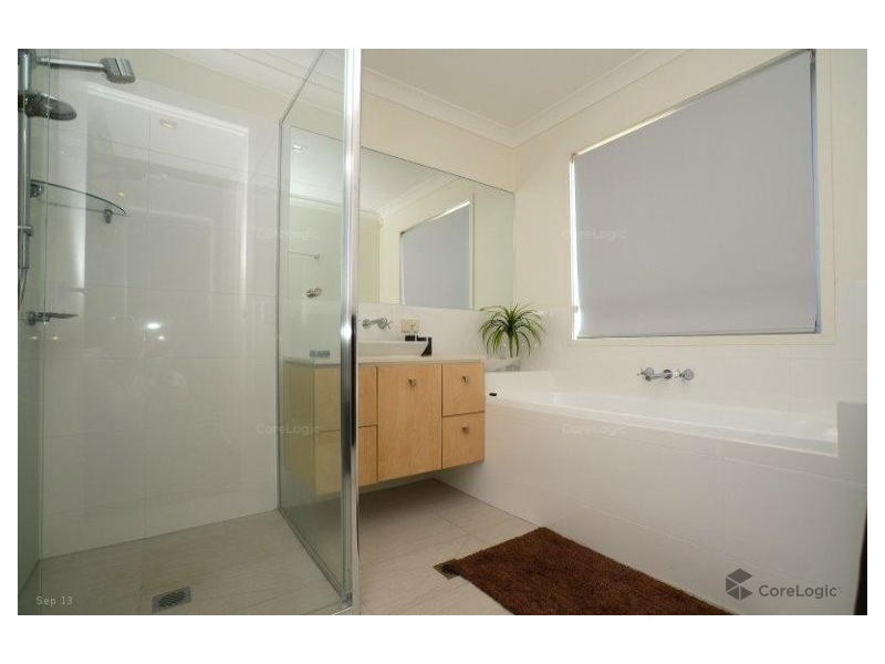 2/1 Leiden, Reedy Creek QLD 4227