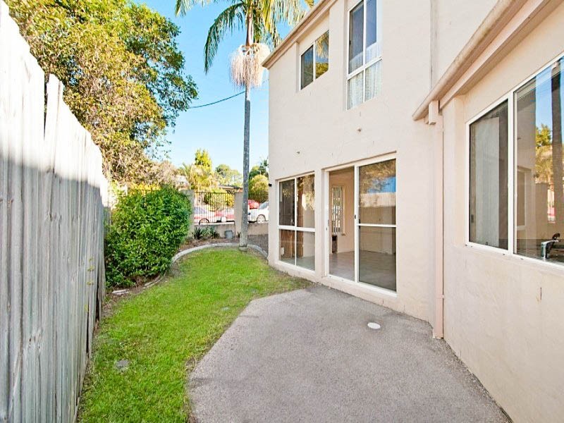 1/117 Eugaree Street, Southport QLD 4215