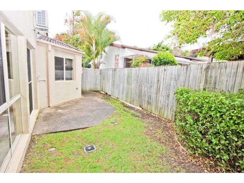 1/117 Eugaree Street, Southport QLD 4215