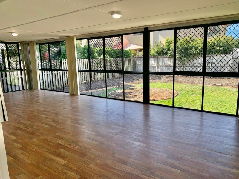 18 Lee Road, Runaway Bay QLD 4216