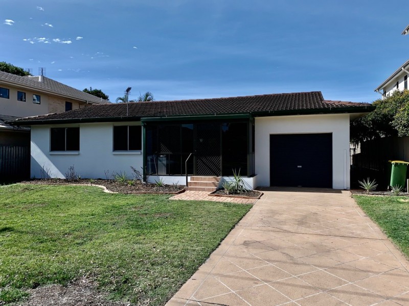 18 Lee Road, Runaway Bay QLD 4216