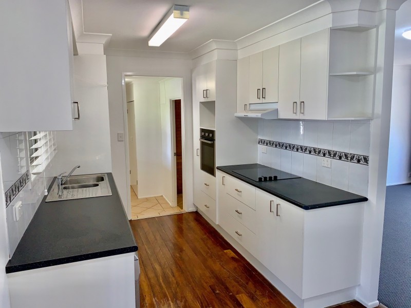 18 Lee Road, Runaway Bay QLD 4216