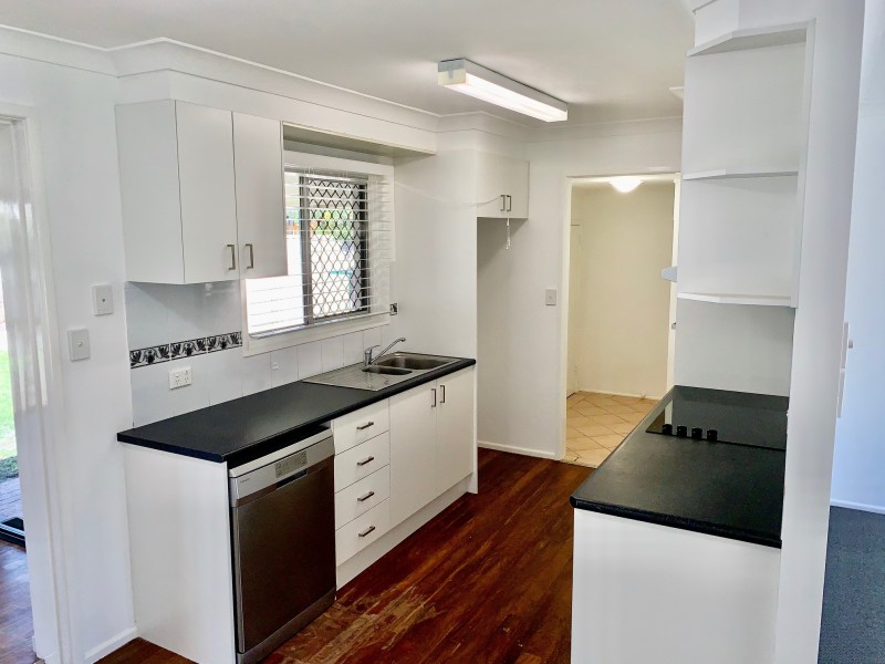 18 Lee Road, Runaway Bay QLD 4216