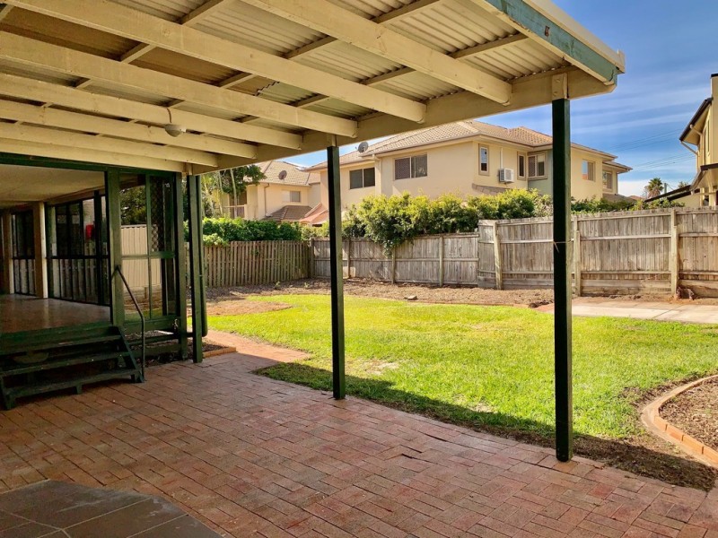 18 Lee Road, Runaway Bay QLD 4216