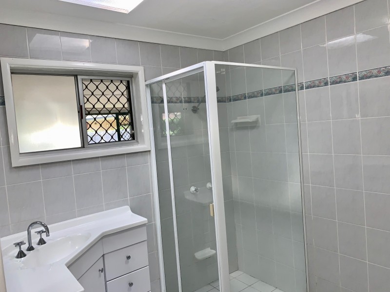 18 Lee Road, Runaway Bay QLD 4216