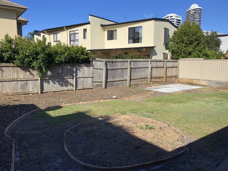 18 Lee Road, Runaway Bay QLD 4216