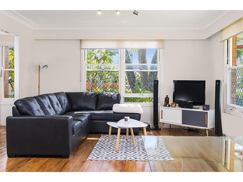 54 Worendo Street, Southport QLD 4215