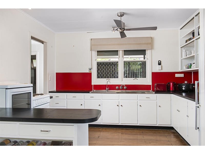 54 Worendo Street, Southport QLD 4215