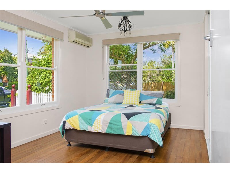 54 Worendo Street, Southport QLD 4215