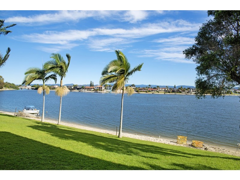 6/27 Duet Drive, Mermaid Waters QLD 4218