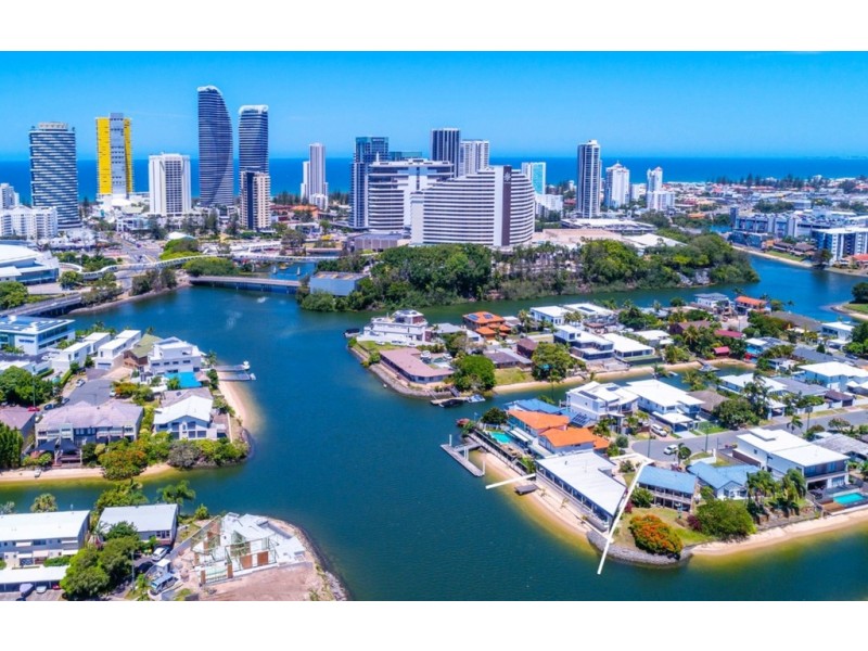 15 Lotus Key, Broadbeach Waters QLD 4218