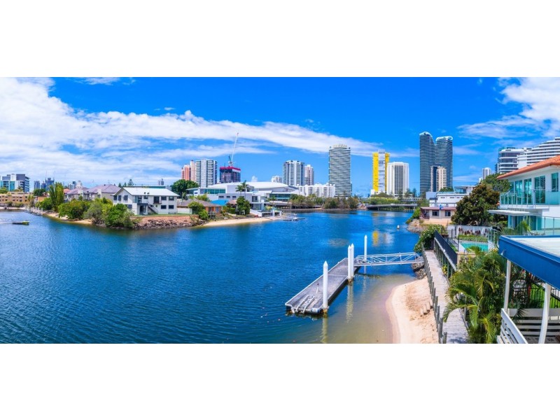 15 Lotus Key, Broadbeach Waters QLD 4218