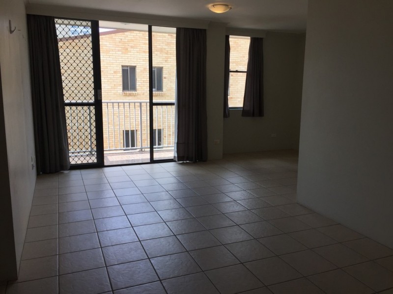 6/13 Australia Ave, Broadbeach QLD 4218