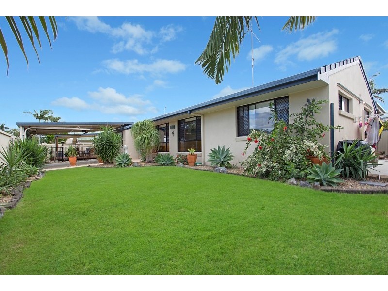 20 Bowline Rd, Mermaid Waters QLD 4218