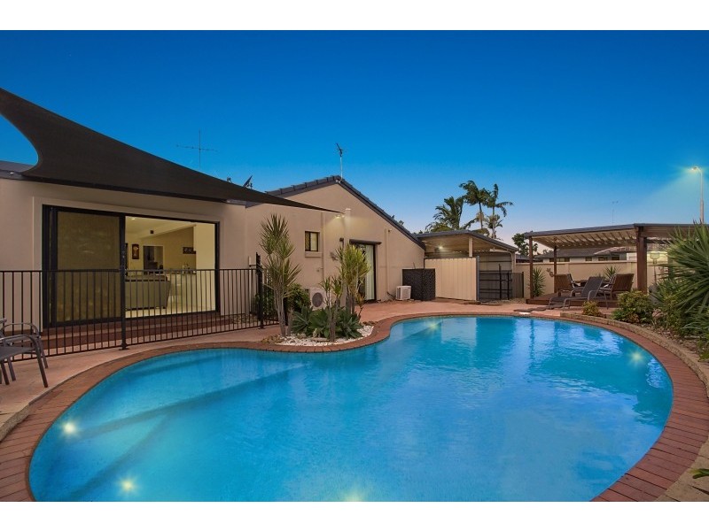 20 Bowline Rd, Mermaid Waters QLD 4218