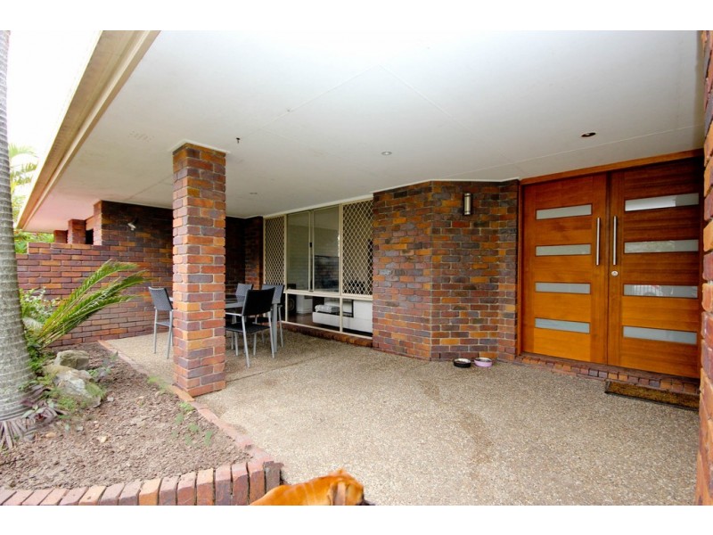 1 Sittella Crescent, Burleigh Waters QLD 4220