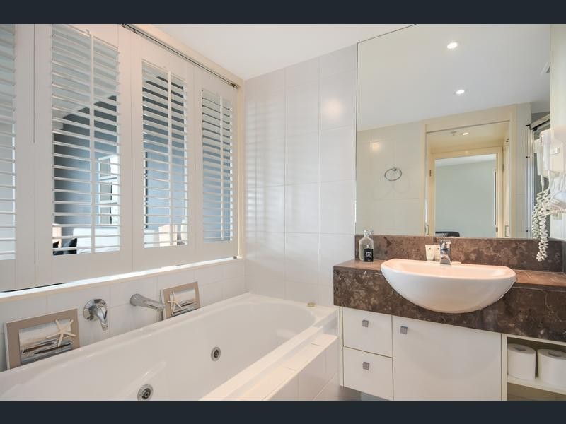 502/2685 Gold Coast Hwy”Broadbeach On The Park”, Broadbeach QLD 4218