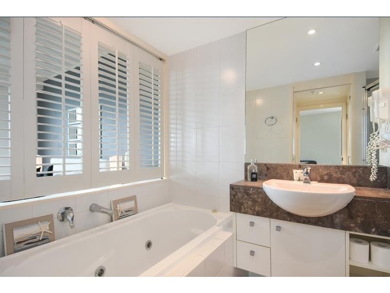 14201 Oracle Boulevard, Broadbeach QLD 4218