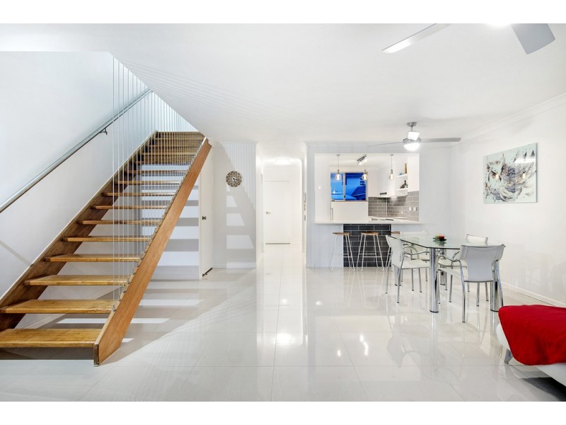 10/42 Britannia Avenue, Broadbeach QLD 4218