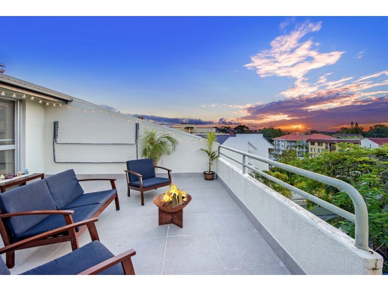 10/42 Britannia Avenue, Broadbeach QLD 4218