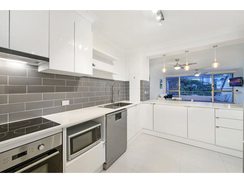 10/42 Britannia Avenue, Broadbeach QLD 4218