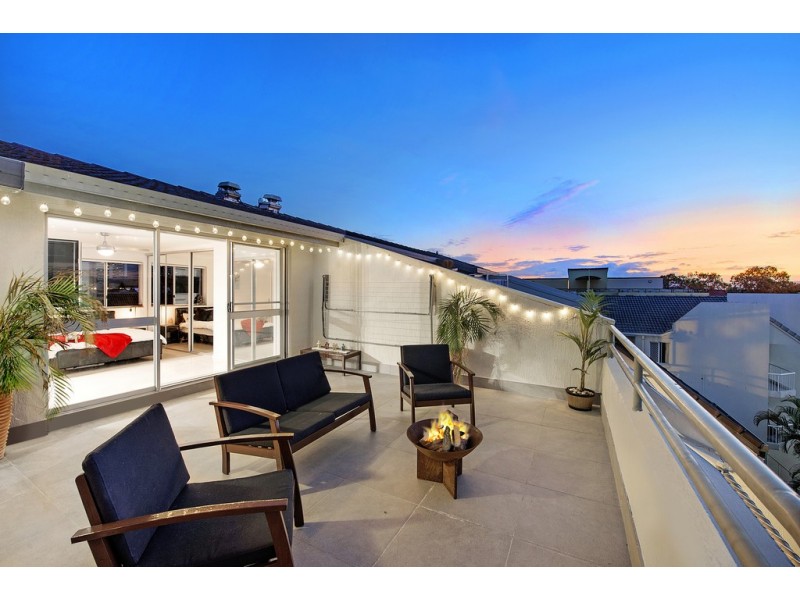 10/42 Britannia Avenue, Broadbeach QLD 4218