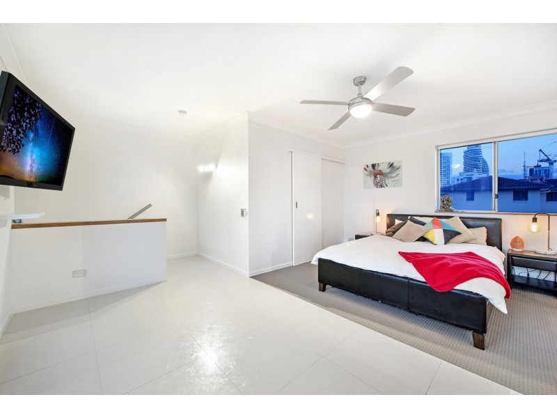 10/42 Britannia Avenue, Broadbeach QLD 4218