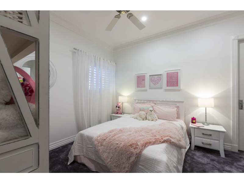 31 Buccaneer Court, Paradise Waters QLD 4217