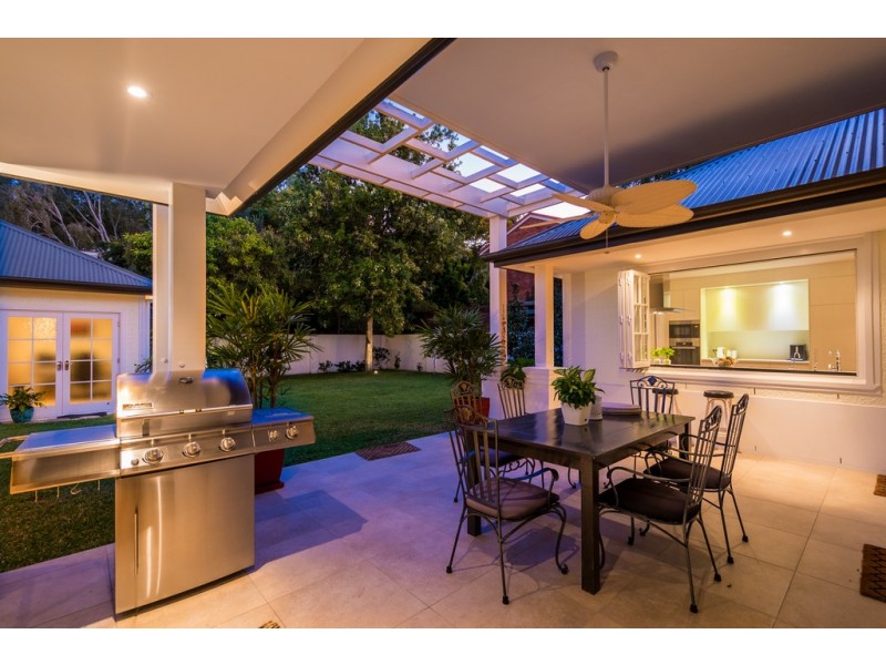 10 Wildash Street, Southport QLD 4215