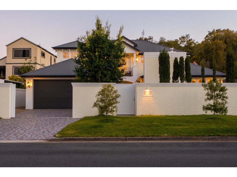 10 Wildash Street, Southport QLD 4215