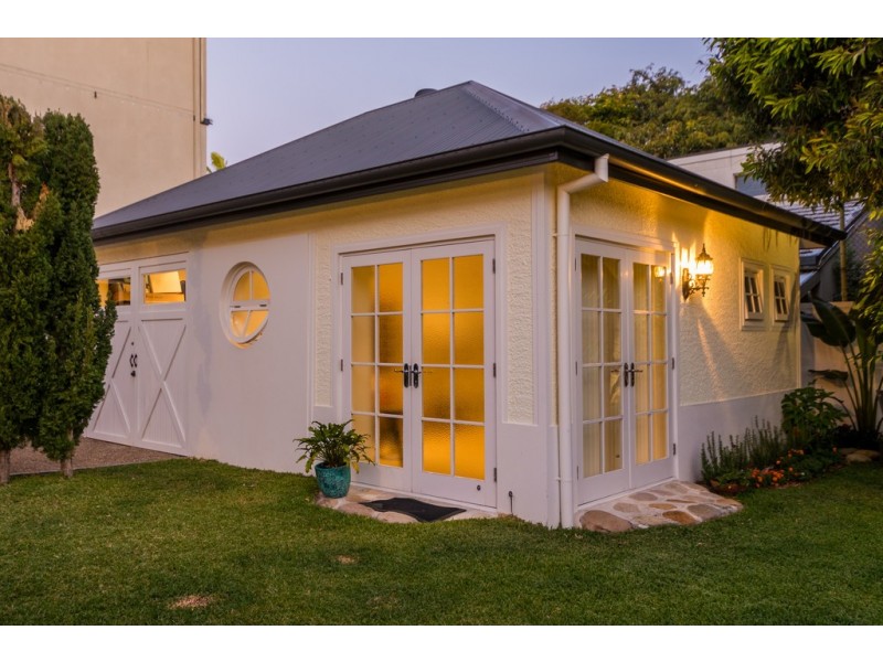 10 Wildash Street, Southport QLD 4215