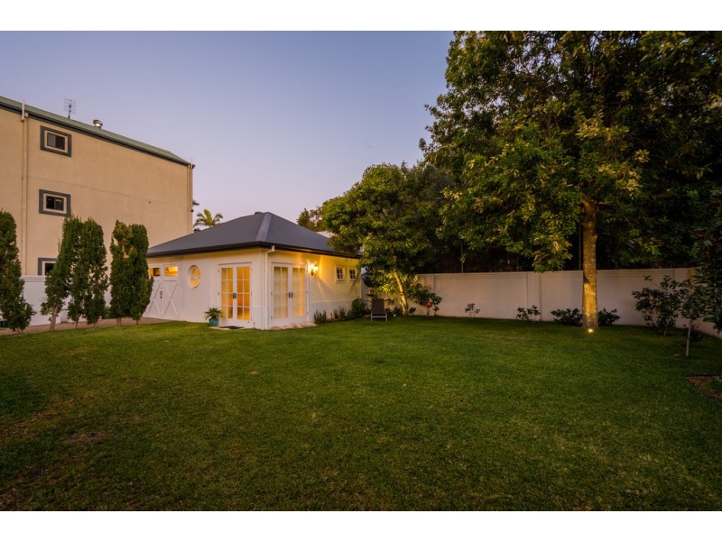 10 Wildash Street, Southport QLD 4215