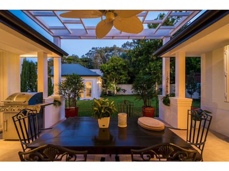 10 Wildash Street, Southport QLD 4215