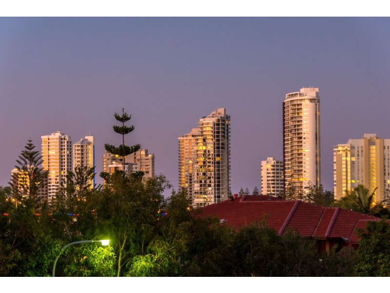 10 Wildash Street, Southport QLD 4215