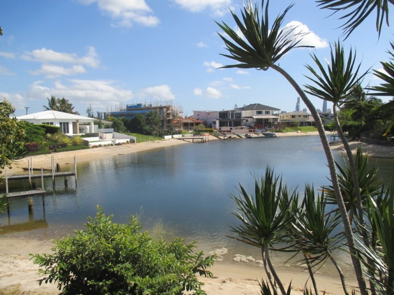67 T E Peters Drive, Broadbeach Waters QLD 4218