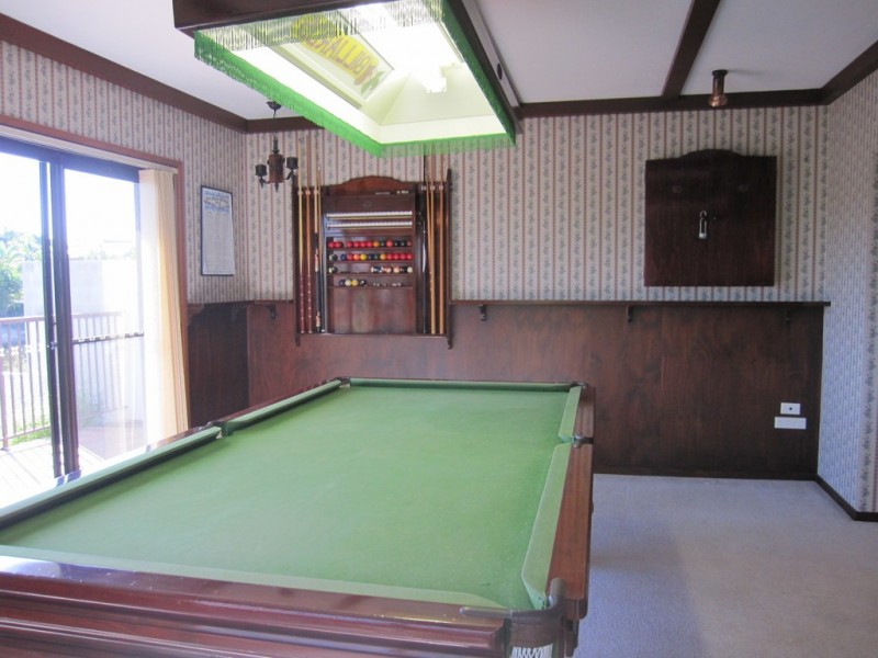 67 T E Peters Drive, Broadbeach Waters QLD 4218