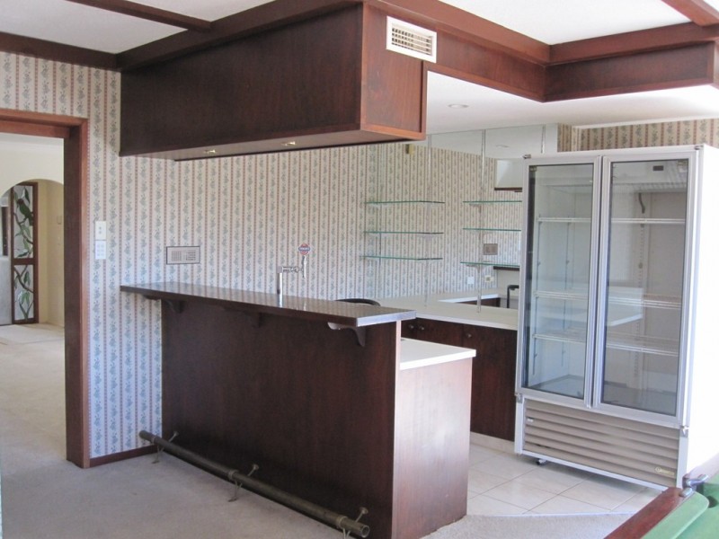 67 T E Peters Drive, Broadbeach Waters QLD 4218