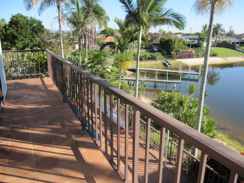 67 T E Peters Drive, Broadbeach Waters QLD 4218