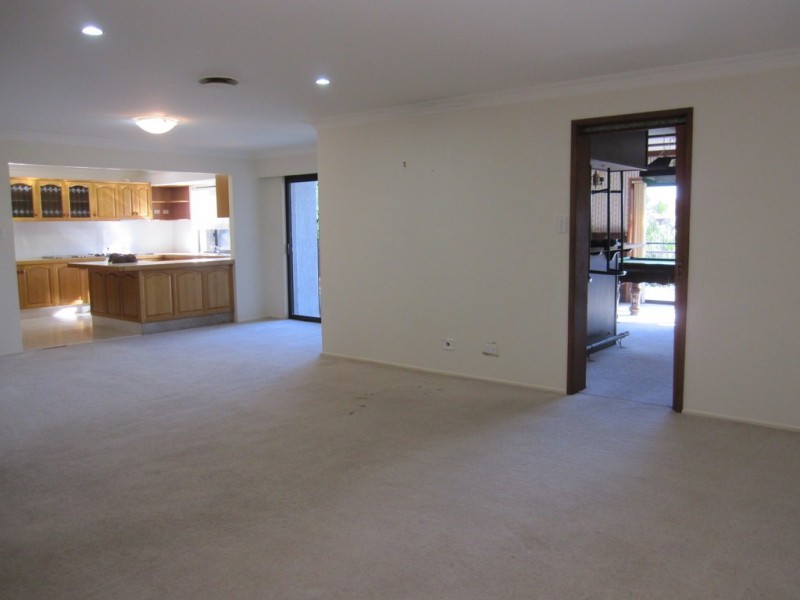 67 T E Peters Drive, Broadbeach Waters QLD 4218