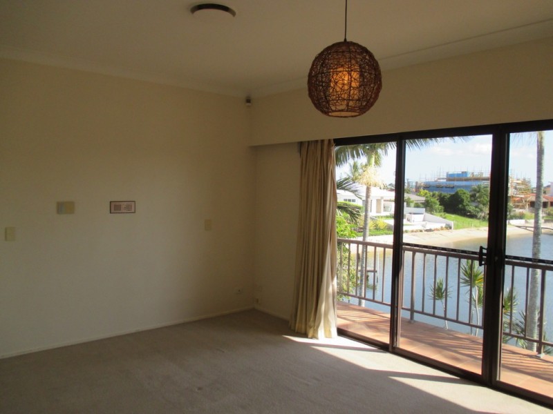 67 T E Peters Drive, Broadbeach Waters QLD 4218