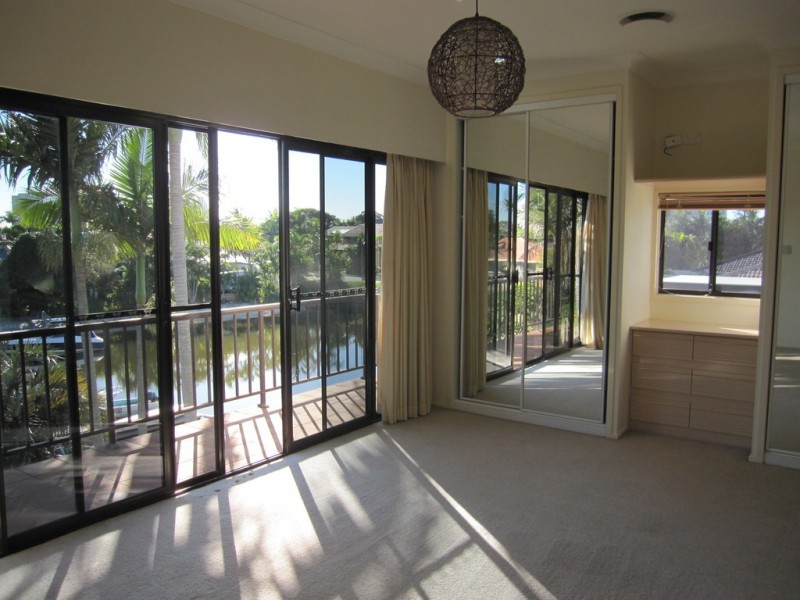 67 T E Peters Drive, Broadbeach Waters QLD 4218