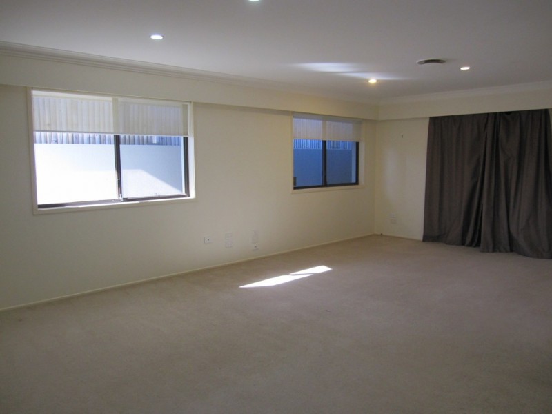 67 T E Peters Drive, Broadbeach Waters QLD 4218