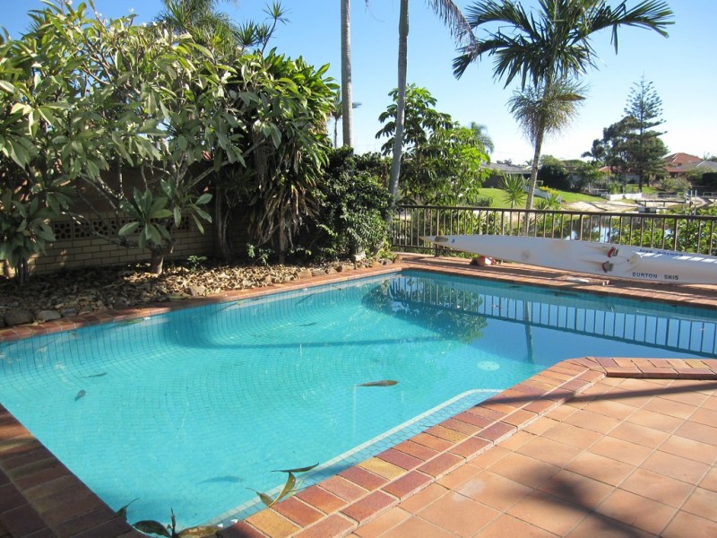 67 T E Peters Drive, Broadbeach Waters QLD 4218