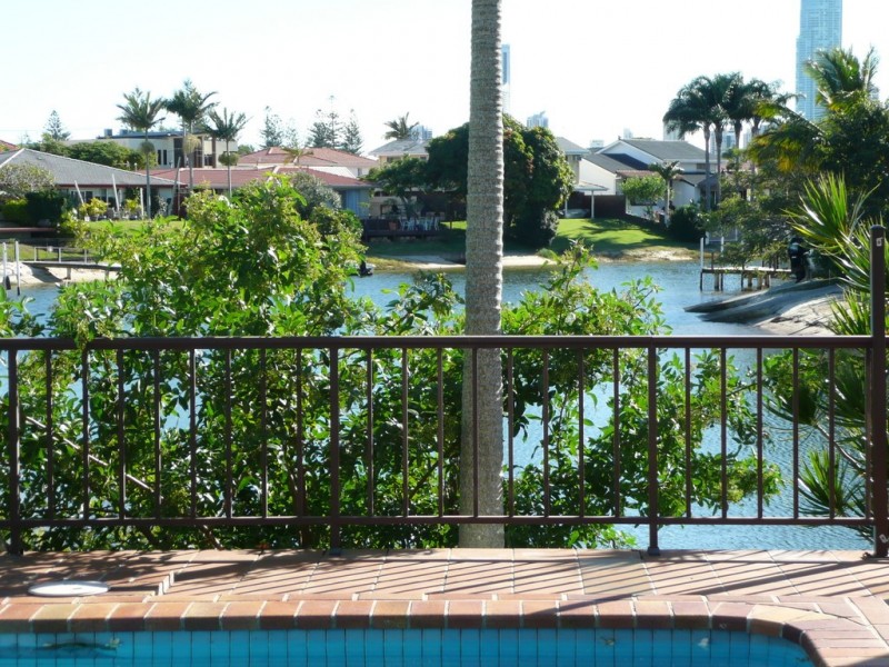 67 T E Peters Drive, Broadbeach Waters QLD 4218