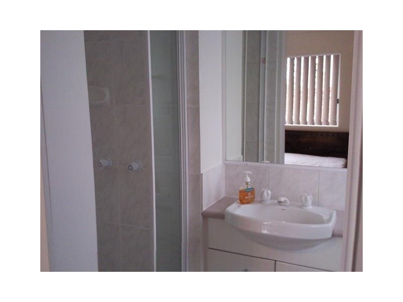 6/10 Jubilee Ave, Broadbeach QLD 4218