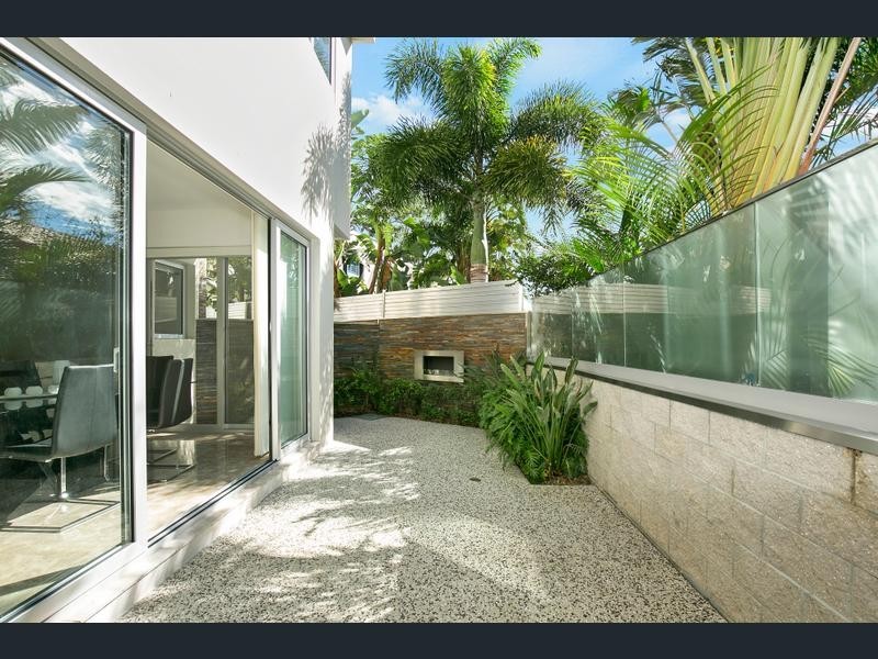 3/9 Esther Place, Surfers Paradise QLD 4217